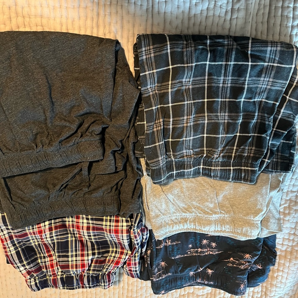 Lot of 6 Men's Assorted Plaid and Solid Lounge/Sleep Shorts Sz L